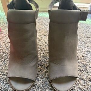 Elegant Gray Women's Peep-Toe Shoes